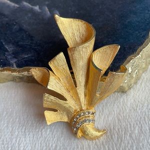 Tona gold tone crystal fan brooch 2.5”